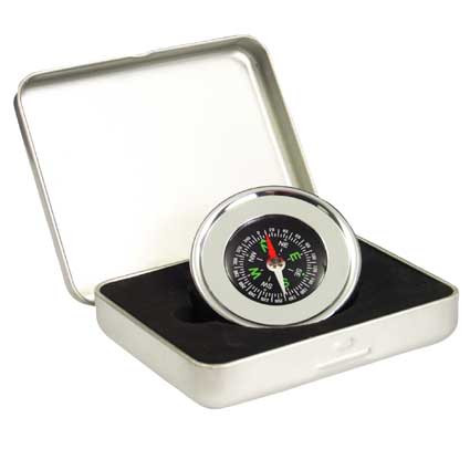 Kompass in einer Aluminiumbox